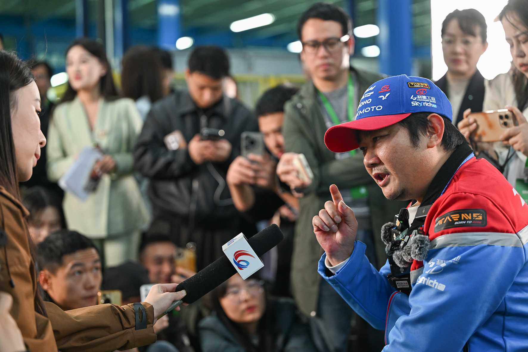 机车英雄张雪：以热爱为轮 驰骋赛道逐梦前行